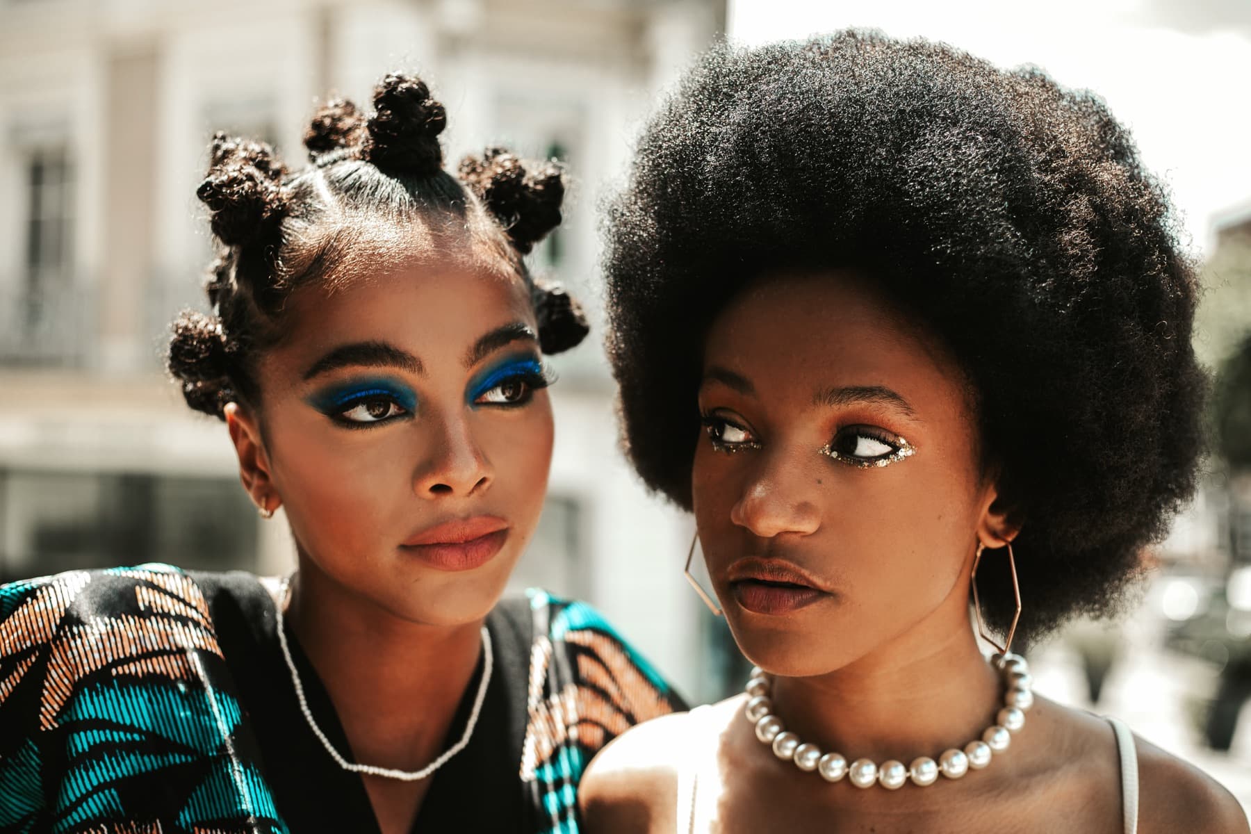 Duo beauté éditorial, regards croisés en lumière naturelle
